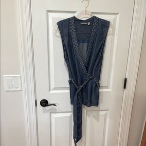 Holding Horses (Anthropologie) Embroidered Denim S/Less Top